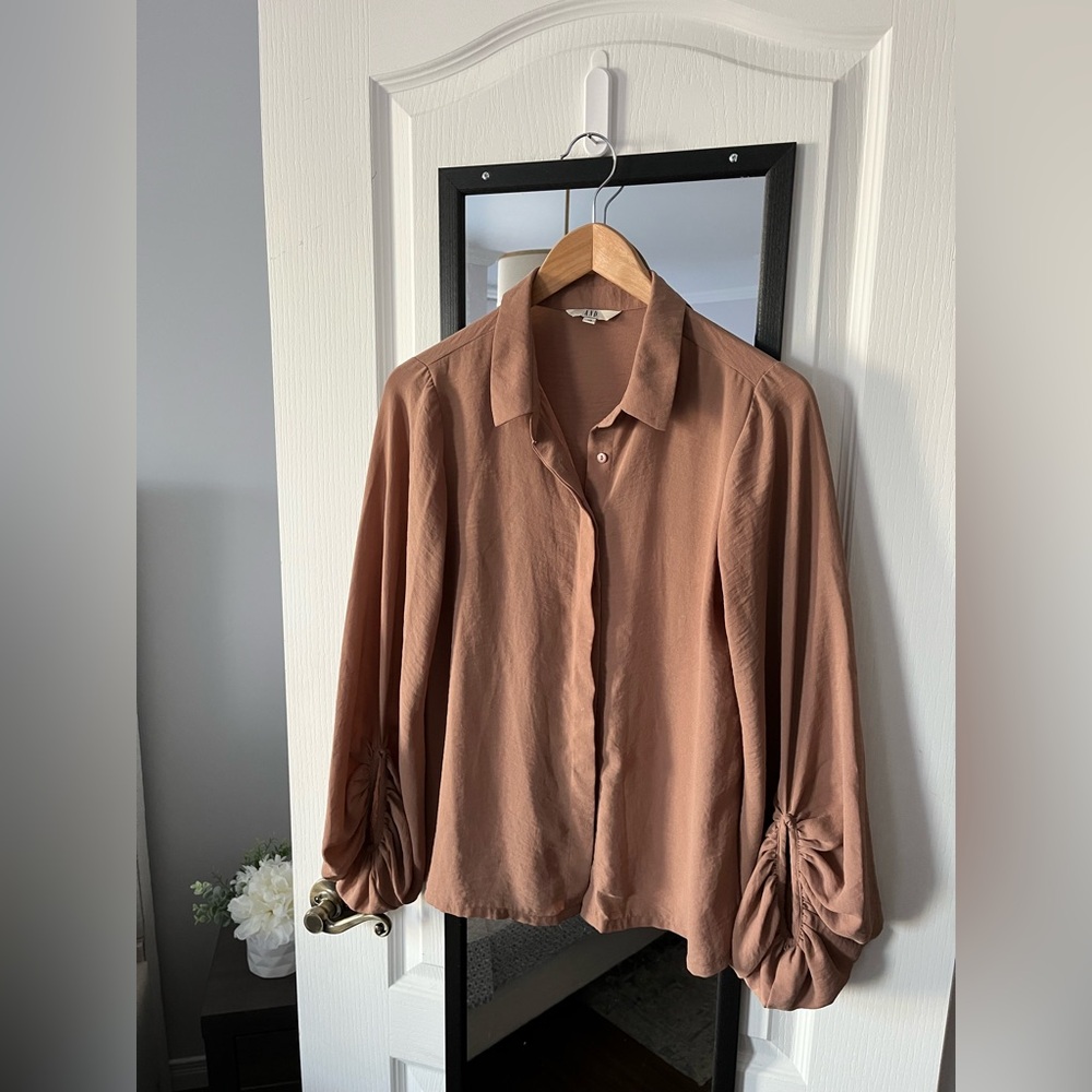AND brown ballon sleeve blouse